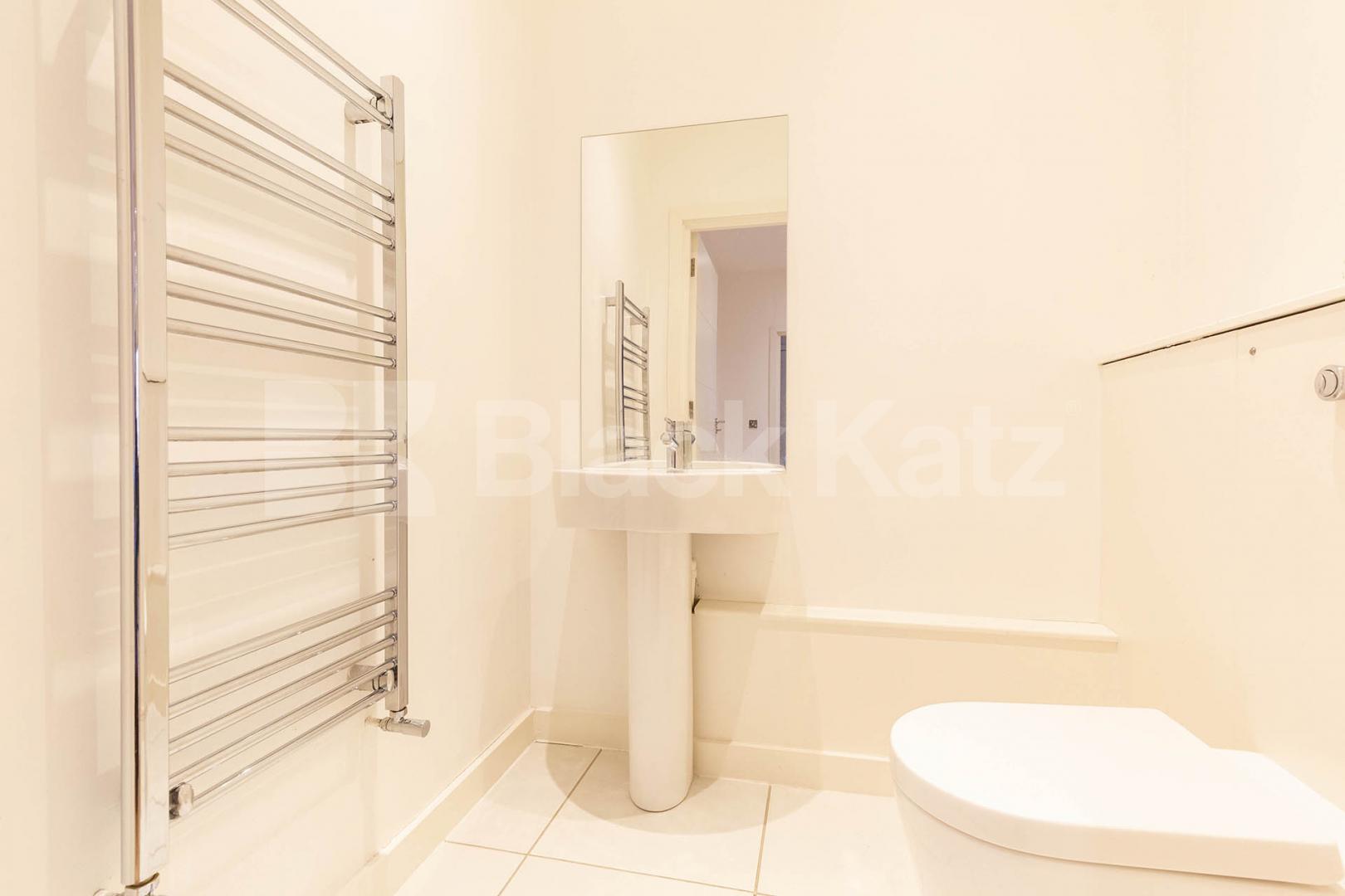 2 bedroom 2 bathroom maisonette in a central location Spelman Street , Brike Lane